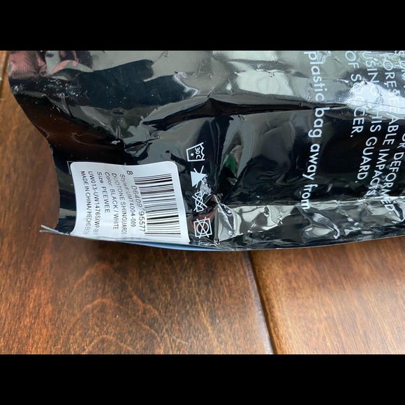 Pee-wee NWT Umbro stirrup soccer shinguards - Picture 4 of 4